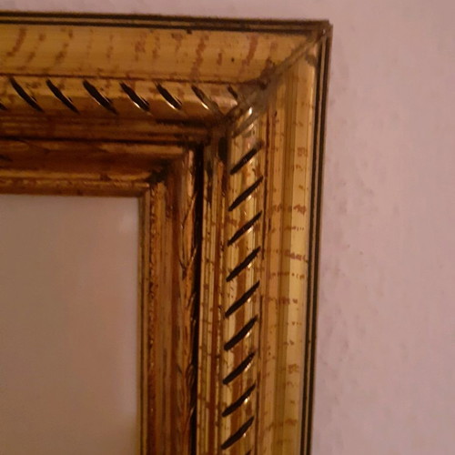 Mirror with Omonia design used with frame