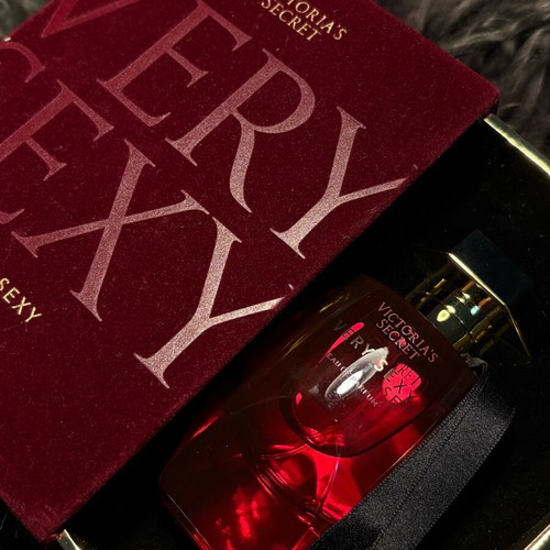 Victoria's Secret Very Sexy Eau de Parfum 50ml new with velvet case