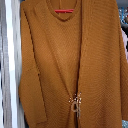 Mustard blouse new with glitter and pin, wide fit