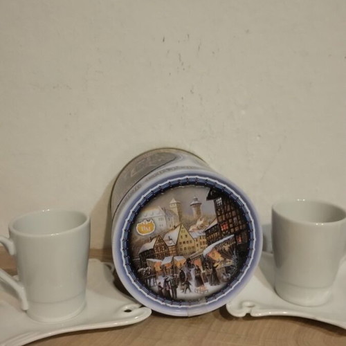 Coffee set triad like new with biscuit box