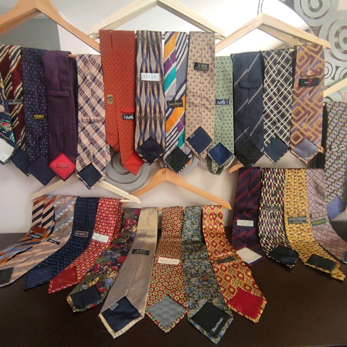 Branded ties like new, pack of 30 pieces