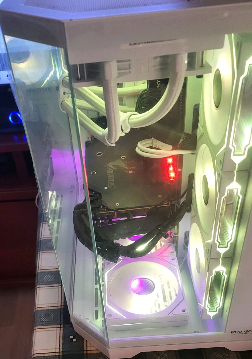 Gaming PC Ryzen 5700X като нов с RTX… - € 899,00 - Vendora.bg