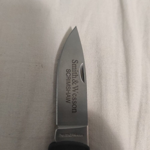 Smith & Wesson SW300N Eagle Scrimshaw knife like new, stainless steel blade