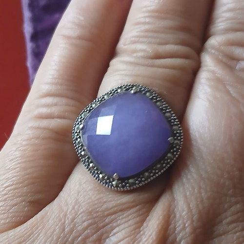 Ring with rare purple qade and marcasite in 925 silver, size 17.5mm, Spanish brand like new