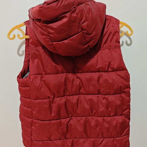 Zara sleeveless jacket for boys like new, red, hooded