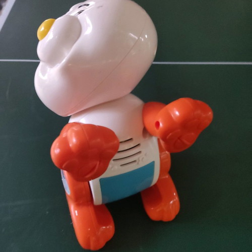 Dog toy used with 4 batteries that sings