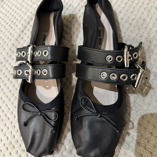 Miu Miu ballet flats like new, buttery soft lambskin, size 39, black