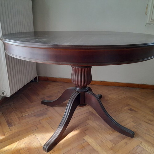 Round dining table used, diameter 120cm with 2 extension leaves