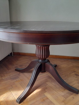 Round dining table used, diameter 120cm with 2 extension leaves