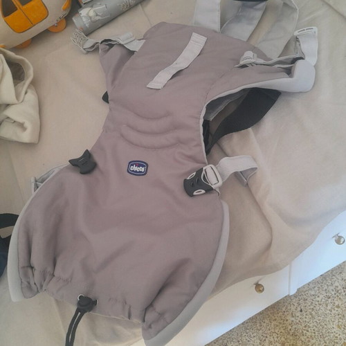 Chicco baby carrier like new in excellent condition