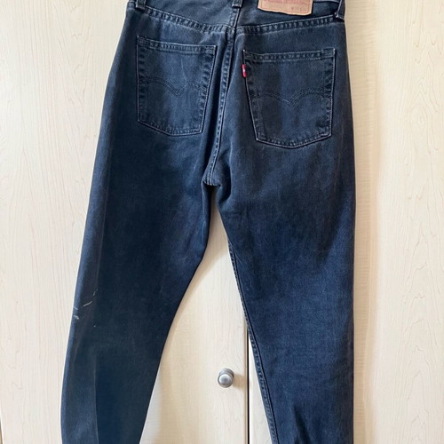 Levi’s women's jeans used, dark gray, size 28, missing button