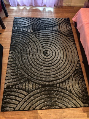 Gray/Black Rug 188 x 133 cm like new