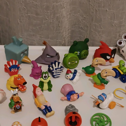 Figures used, single piece