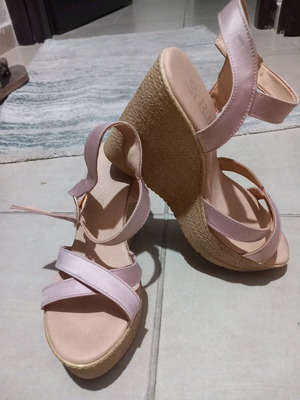 Platform shoes size 36 like new, soft pink, lightweight