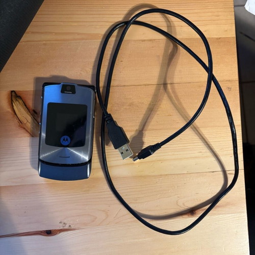 Motorola RAZR V3 cell phone used