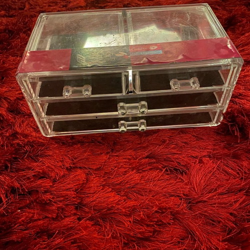 Make up storage box like new with 4 different compartments