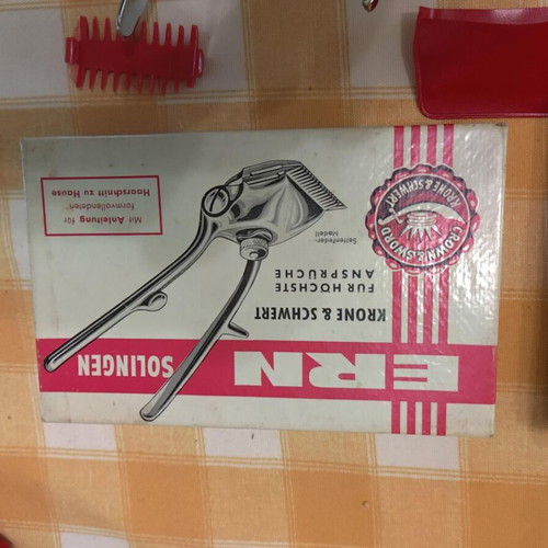 KRONE & SCHWERT Solingen vintage manual hair clipper with original box and instructions