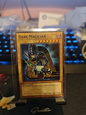 Dark Magician 1st edition new