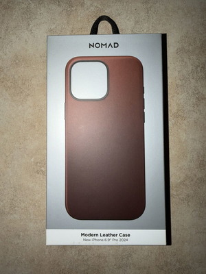 IPhone 16 Pro Max Nomad Modern Leather Case Brown like new