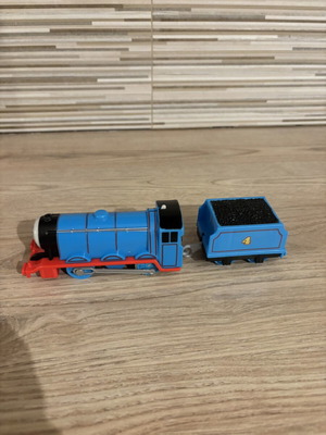 Fisher-Price Thomas & Friends TrackMaster Gordon motorized train with coal car