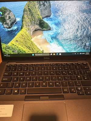 Dell Latitude 5400 laptop like new with i7-8665U, 14-inch touchscreen, 8GB RAM, 256GB SSD, Windows, Office 2021 Pro Plus