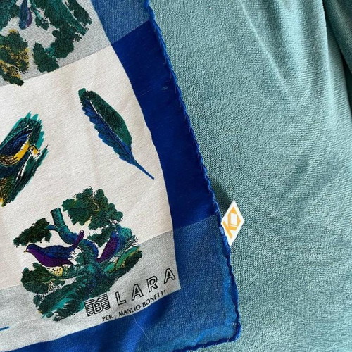 Lara per Manlio Bonetti scarf used with birds and feathers, Italian
