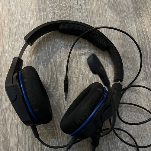 HyperX Cloud Stinger Core headset used, Over Ear with microphone and 3.5mm connection