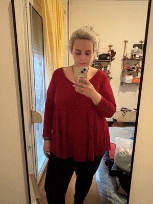 Mat blouse in perfect color with longer back part like new