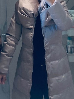 Γυναικείο μπουφάν πολύ ζεστό με ιδιαίτερο γιακά μέχρι το γόνατο, σαν καινούργιο, μέγεθος S