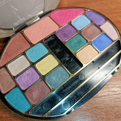 Makeup eyeshadow palette used