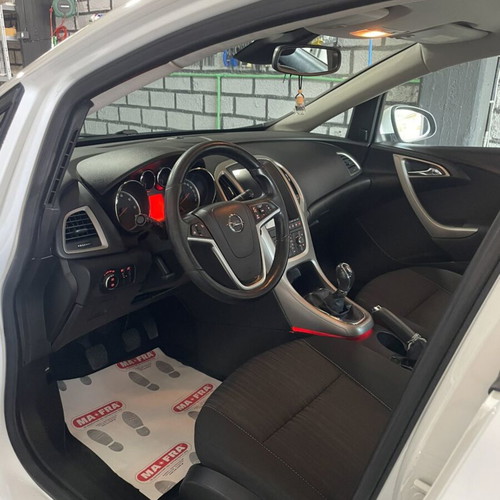 Opel Astra 2011 1.3 CDTI Ecoflex sedan used, full extra, 120hp