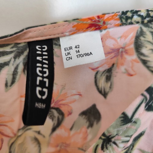 Ολόσωμο φορμάκι εμπριμέ H&M μεταχειρισμένο, μέγεθος XL eur 42, σομών με λουλουδάκια