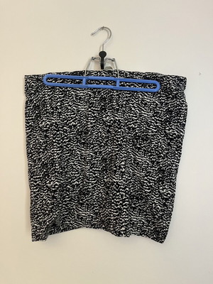 H&M mini skirt used, black and white, size S