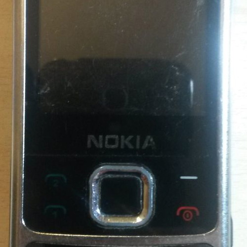 Nokia 6700 Dual με σπασμένη οθόνη για ανταλλακτικά χωρίς μπαταρία και φορτιστή