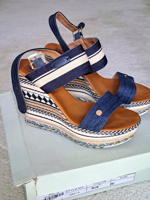 Boho platforms size 39 like new, blue multicolor