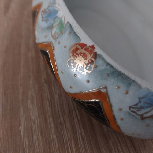 Royal Satsuma ceramic box hand painted, like new, collectible