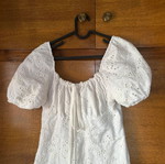 White guipure dress like new, comfortable romantic