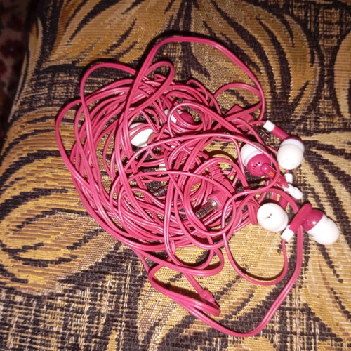 Wired in-ear headphones set of three, like new, pink with white silicone tips