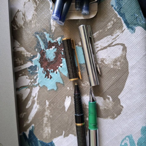Waterman pens set of 2 used with 5 replacement tanks made in France