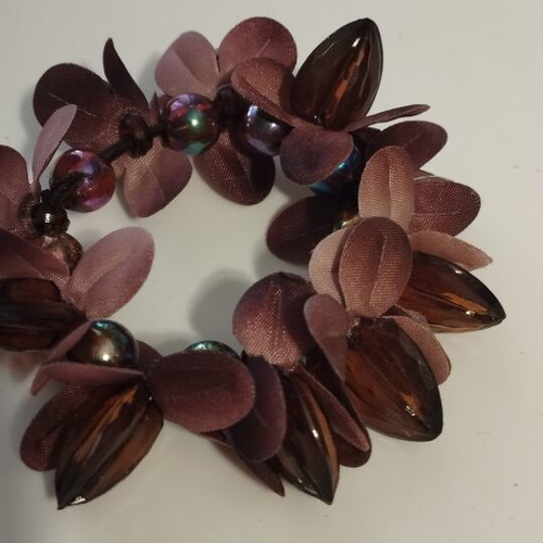 Boho hair accessories set of 2 with beads and petals, new, rotten apple color