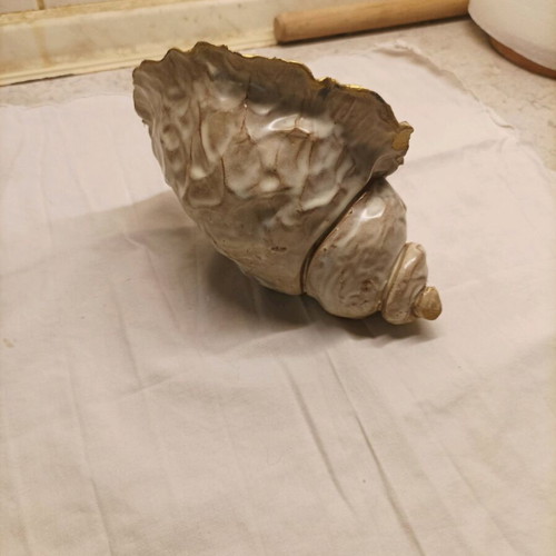 Decorative ceramic shell hand-painted like new