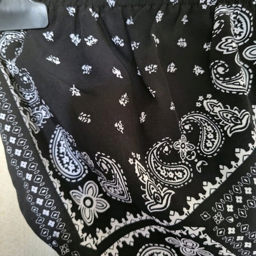 Crop top black and white like new, size S with elastic