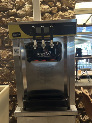 Soft Serve Ice Cream Machine Frozio VEVOR like new