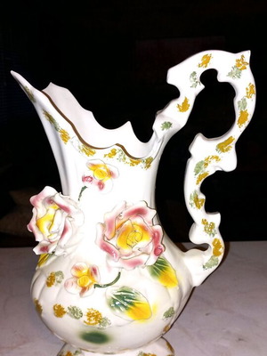 Large antique vase like new with unique design