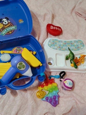 Παιχνιδάκια Pet Shop, Pop It, δεινόσαυροι, μπρελόκ, πριγκίπισσες σαν καινούργια