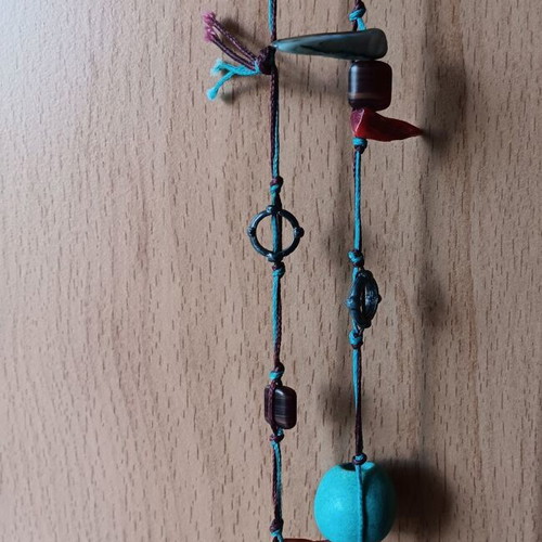 Long necklace like new, multicolored, 90 cm length