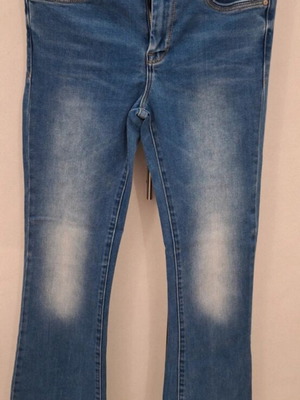 Funky Buddha women's flare jeans size 28 like new, blue