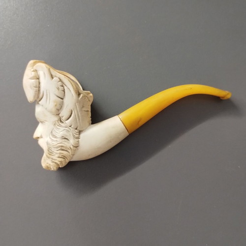 Meerschaum pipe with pirate carving like new