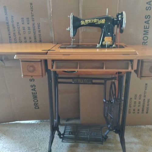 Mercedes sewing machine like new, fully functional