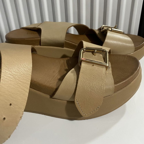 Inuovo leather platform sandals like new, beige, size 40